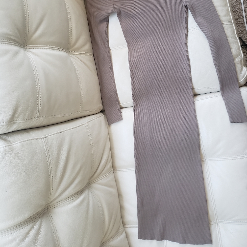🎠Form Fitting Ribbed Sweater Dress🎠 - Picture 3 of 3